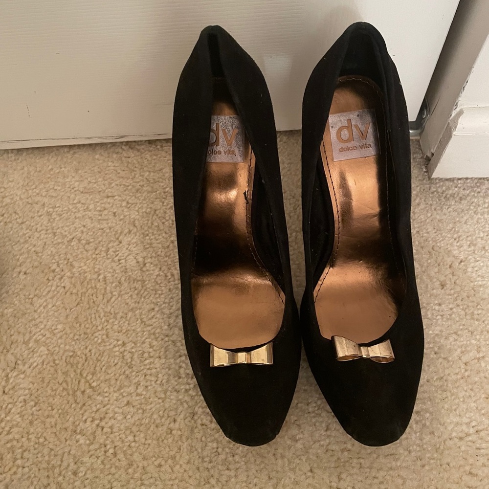 Black suede dolce vita pumps VERY COMFORTABLE